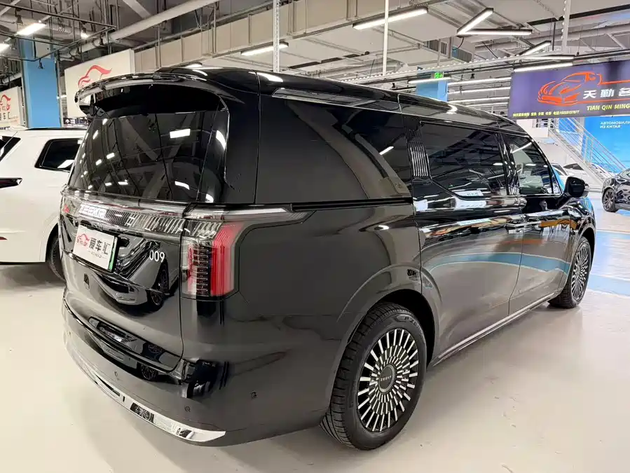 Used Zeekr 009 2024 seven-seat aisle version four-wheel drive 108kWh