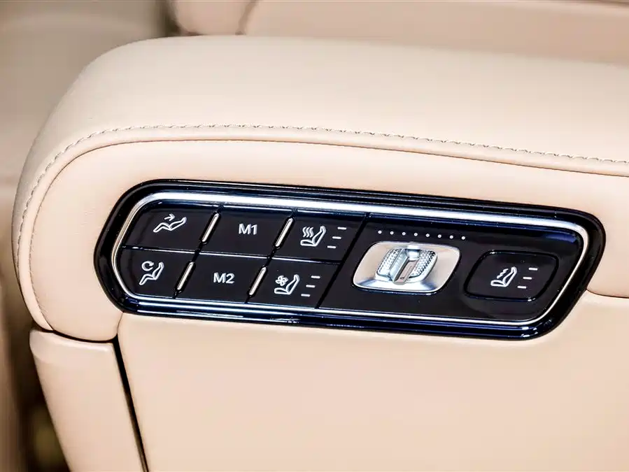 900x675_0_q87_c42_autohomecar__ChtpWGmmVUyAGjBuAAFKEb5SDAk701.jpg.webp Used Zeekr 9X 2025 Hyper Edition 70kWh