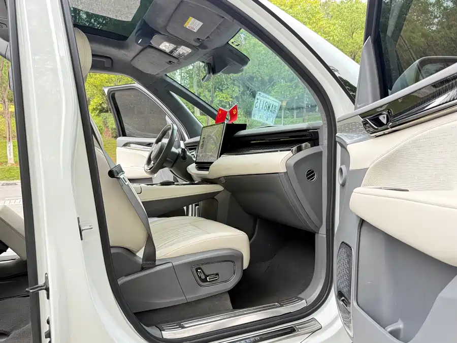 900x675_0_q87_c42_autohomecar__ChtpWGmmlEeASQoTAAlX4KiaCW0885.jpg.webp Used Zeekr 009 2022 WE version
