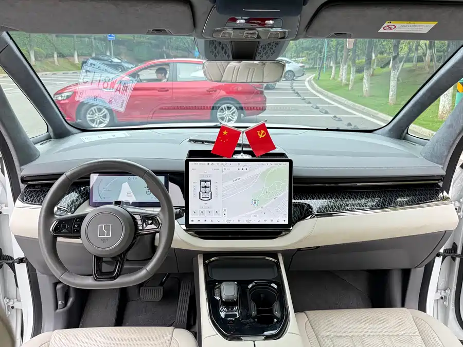 900x675_0_q87_c42_autohomecar__ChtpWGmmlEmAFU_-AAo2Tq4LTQI226.jpg.webp Used Zeekr 009 2022 WE version