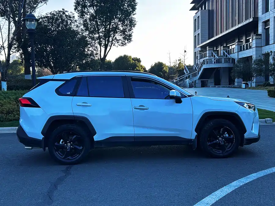 Used Toyota RAV4 Rongfang 2021 dual-engine 2.5L E-CVT four-wheel drive flagship version
