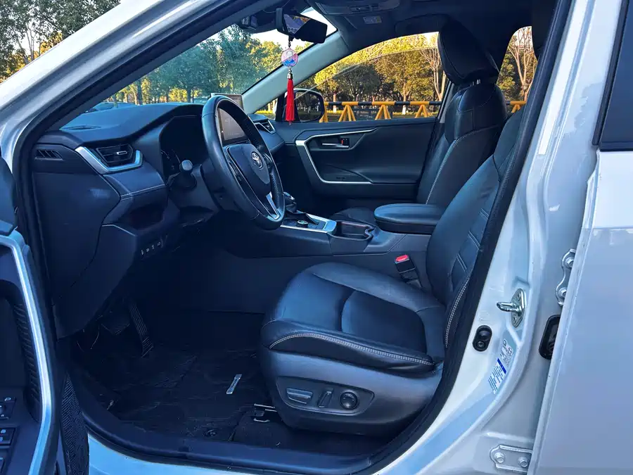 Used Toyota RAV4 Rongfang 2021 dual-engine 2.5L E-CVT four-wheel drive flagship version