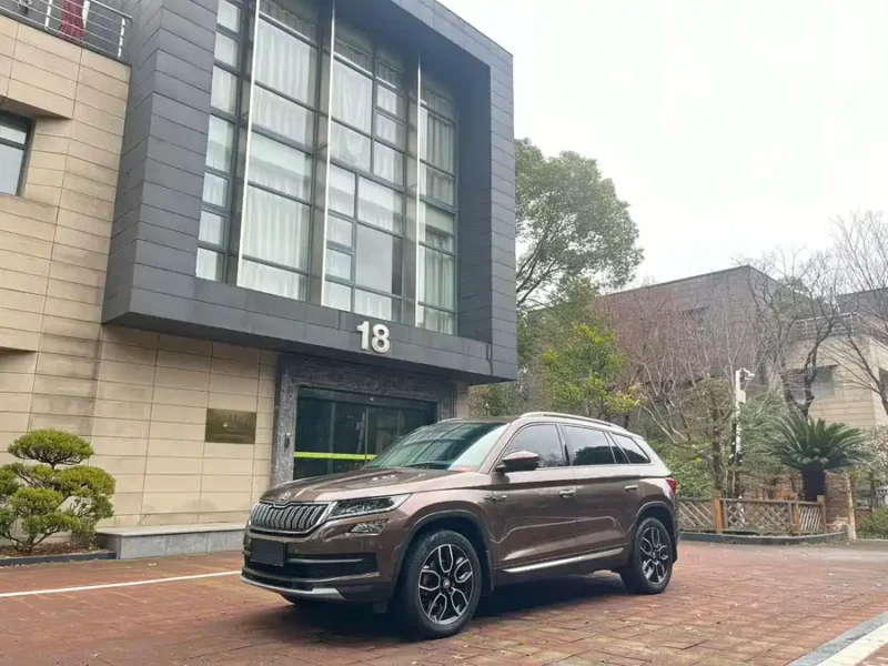 900x675_0_q87_c42_autohomecar__ChtpWGmmpaqAMFkqAAen1OkY5w4819.jpg.webp Used Skoda Kodiak 2020 TSI330 7-seat two-wheel drive luxury premium version