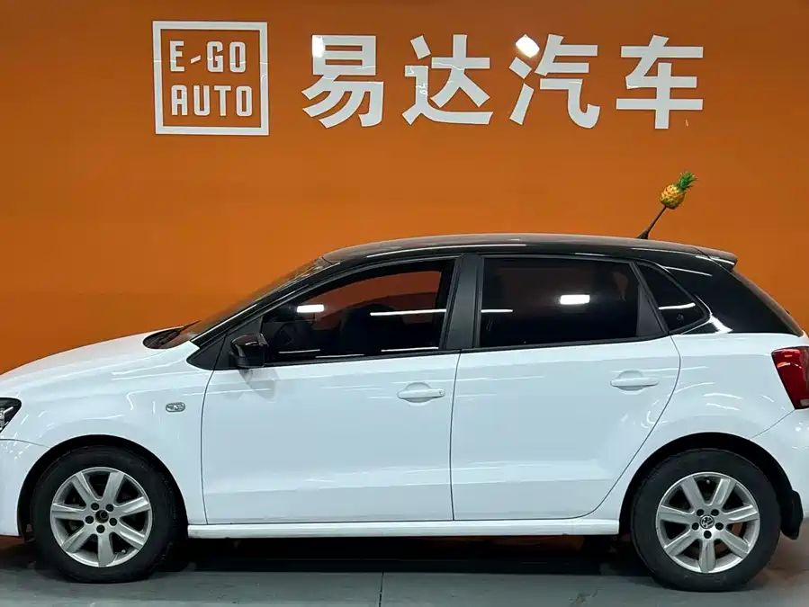 900x675_0_q87_c42_autohomecar__ChtpWGmoMDuAZ2fiAAHBJwdVo1s995.jpg.webp Used Volkswagen Polo 2013 1.6L automatic comfort version