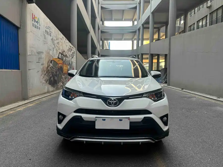 Used Toyota RAV4 Rongfang 2018 2.0L CVT two-wheel drive fashion X version