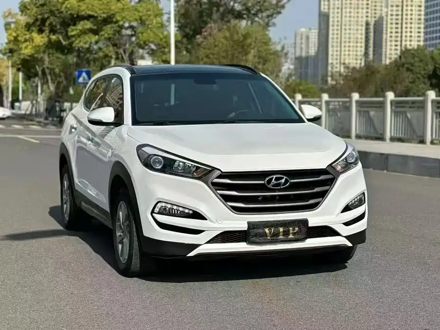 900x675_0_q87_c42_autohomecar__ChtpWGmpRPGAfmiyAAavXHAubto028.jpg.webp Used Hyundai Tucson 2018 1.6T dual-clutch two-wheel drive 15th anniversary special edition