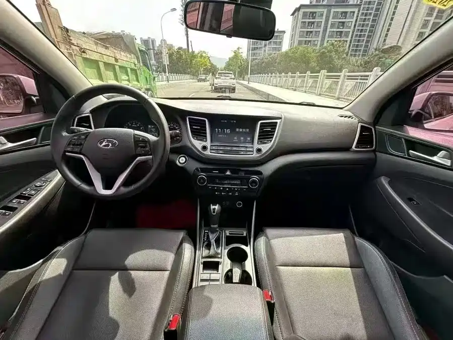 900x675_0_q87_c42_autohomecar__ChtpWGmpRPOAdsCSAATgt2ZqKsE560.jpg.webp Used Hyundai Tucson 2018 1.6T dual-clutch two-wheel drive 15th anniversary special edition