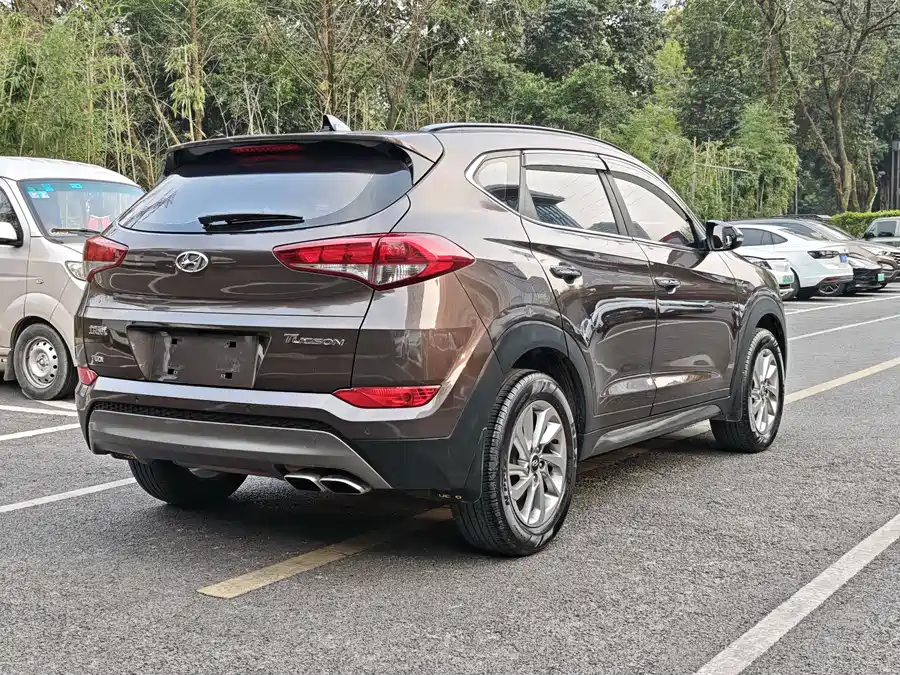 900x675_0_q87_c42_autohomecar__ChtpWGmpYiWAYKOzAA2ISRJpns8463.jpg.webp Used Hyundai Tucson 2015 1.6T dual-clutch two-wheel drive intelligent model