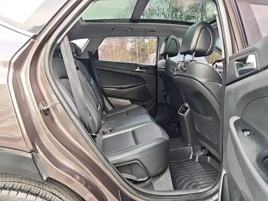 900x675_0_q87_c42_autohomecar__ChtpWGmpYieAeBTbAAKtNvDy3CM377.jpg.webp Used Hyundai Tucson 2015 1.6T dual-clutch two-wheel drive intelligent model