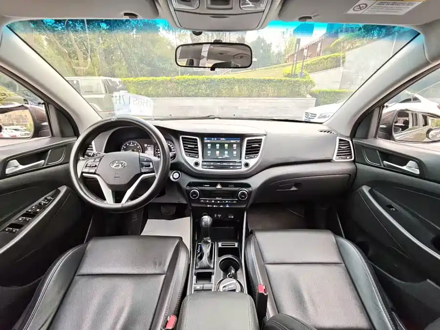 900x675_0_q87_c42_autohomecar__ChtpWGmpYiqAD9BWAALenW1GSJc291.jpg.webp Used Hyundai Tucson 2015 1.6T dual-clutch two-wheel drive intelligent model