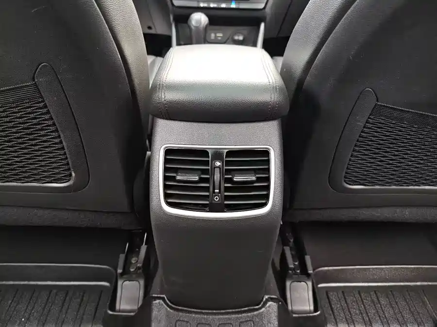 900x675_0_q87_c42_autohomecar__ChtpWGmpYiuAflUqAAIqhc_f2Ro519.jpg.webp Used Hyundai Tucson 2015 1.6T dual-clutch two-wheel drive intelligent model