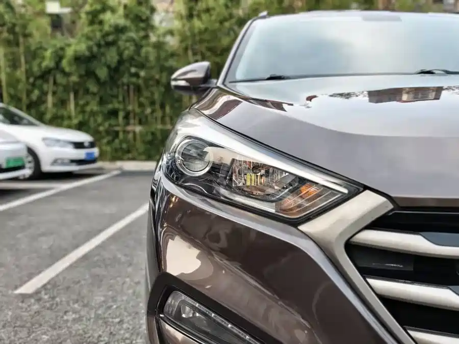 900x675_0_q87_c42_autohomecar__ChtpWGmpYjKAU-GpAAHpHRT3ACo698.jpg.webp Used Hyundai Tucson 2015 1.6T dual-clutch two-wheel drive intelligent model