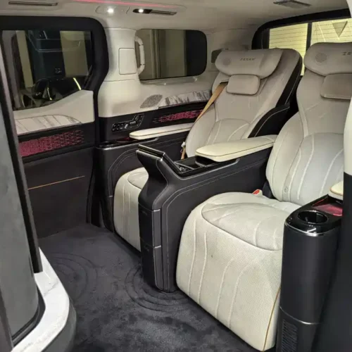 900x675_0_q87_c42_autohomecar__ChtpWGmpaSeARTIHAAUekYRGY34920.jpg.webp Used Zeekr 009 2024 Model Glory