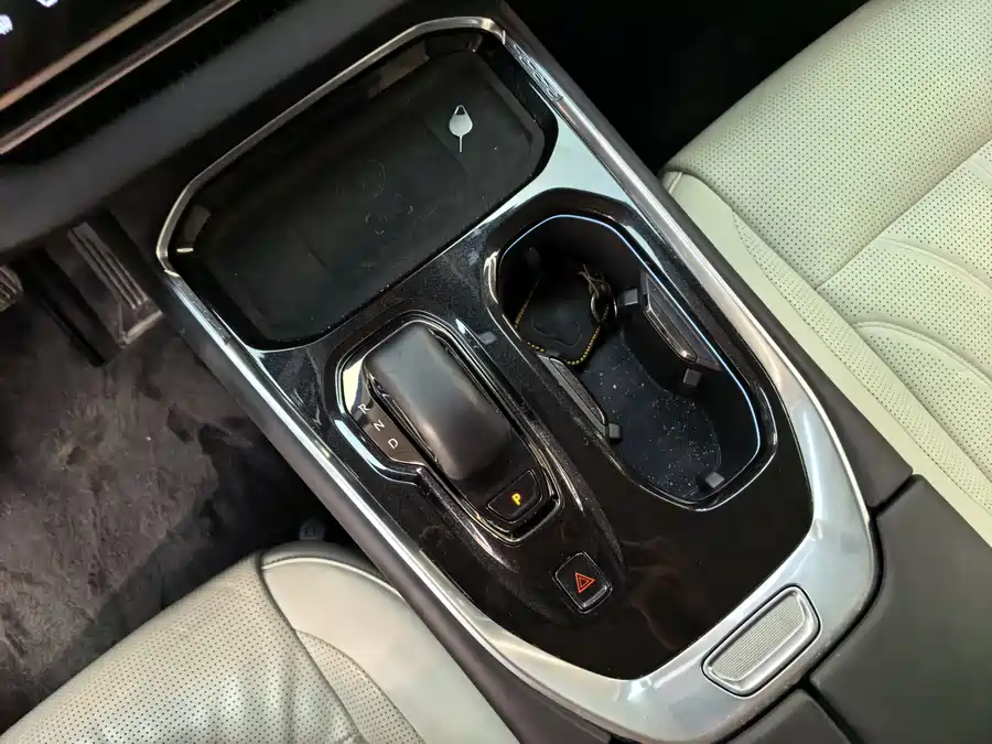 900x675_0_q87_c42_autohomecar__ChtpWGmpaSyAFcRCAAX57g-02-A533.jpg.webp Used Zeekr 009 2024 Model Glory