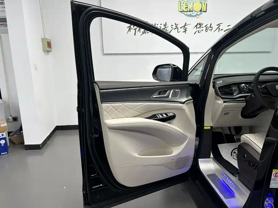 900x675_0_q87_c42_autohomecar__ChtpWGmpip-ACliEAASD-eTscYw327.jpg.webp Used Denza D9 2024 DM-i 980 four-wheel drive premium model