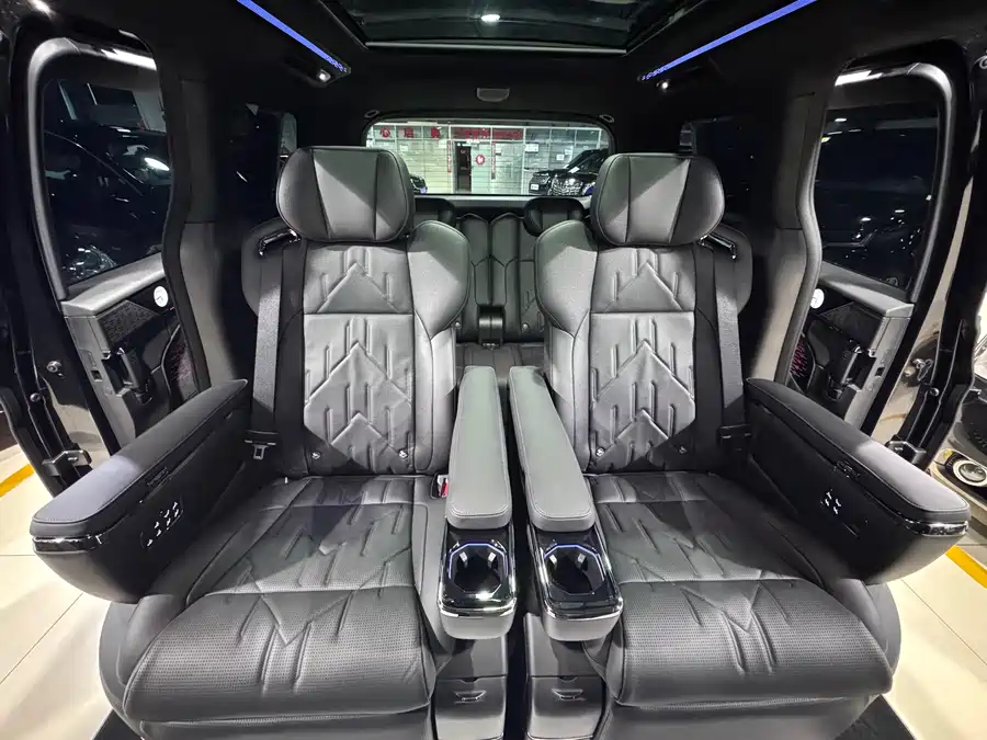900x675_0_q87_c42_autohomecar__ChtpWGmqqz-AU4sqAAk4HEQaPPU986.jpg.webp Used Zeekr 009 2024 six-seat executive version four-wheel drive 108kWh