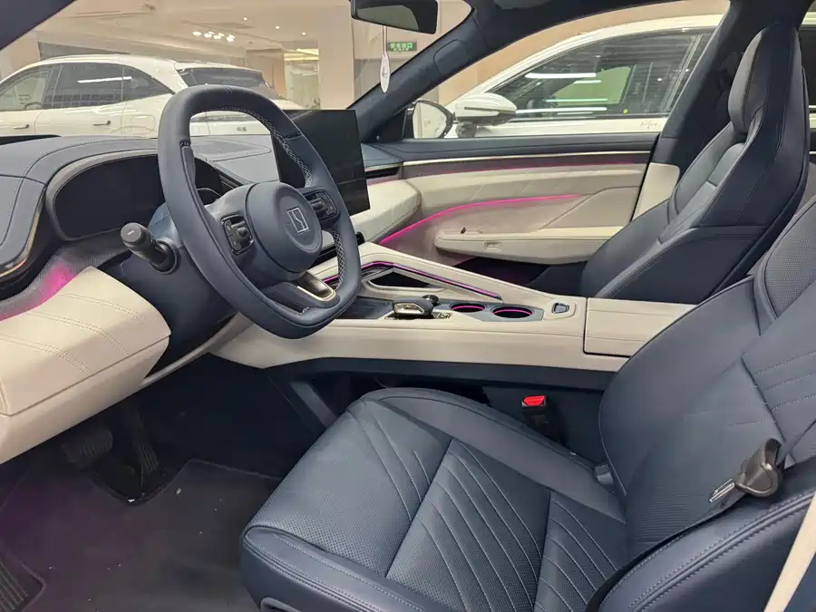 900x675_0_q87_c42_autohomecar__ChtpWGmrj_eAGyBVAAgSNsAir1w310.jpg.webp Used Zeekr 001 2025 YOU version 100kWh four-wheel drive