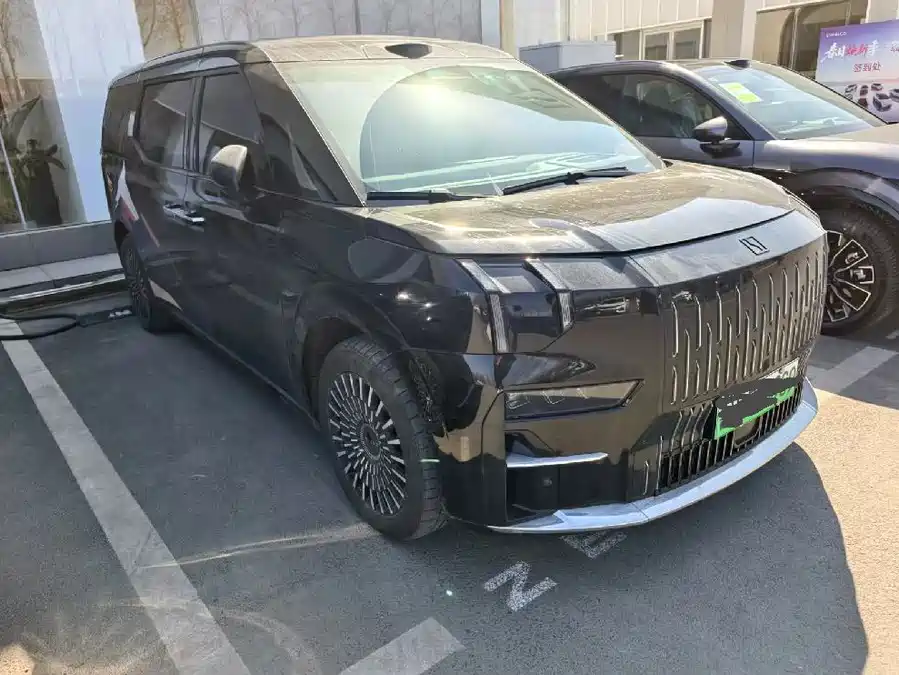 900x675_0_q87_c42_autohomecar__ChtpWGmrtLWAMpO6AAHvTSwJHv8385.jpg.webp Used Zeekr 009 2024 six-seat executive version four-wheel drive 108kWh