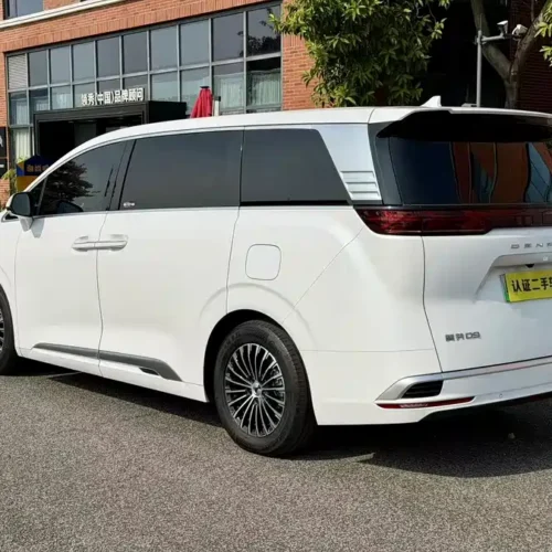 900x675_0_q87_c42_autohomecar__ChtpWGmrwvuAVPQMAAafDRC-GGE653.jpg.webp Used Denza D9 2022 DM-i 970 four-wheel drive premium model