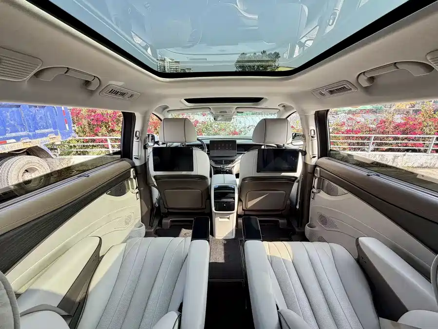 900x675_0_q87_c42_autohomecar__ChtpWGmrwwCAS79DAAVgFfDRKaU404.jpg.webp Used Denza D9 2022 DM-i 970 four-wheel drive premium model