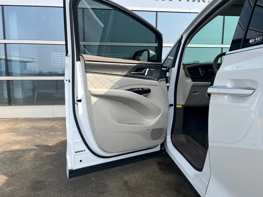 900x675_0_q87_c42_autohomecar__ChtpWGms4YaAci2SAAgyxgZK6ug586.jpg.webp Used Denza D9 2022 DM-i 1040 Premium Type