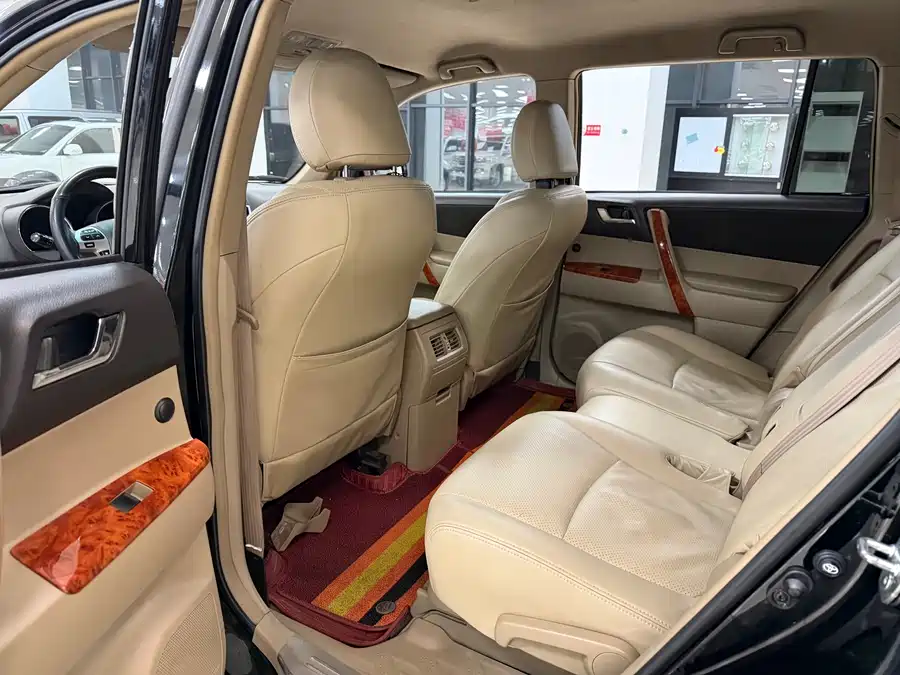 900x675_0_q87_c42_autohomecar__ChtpWGmsFEKAPgfiAAkHGgBb79s726.jpg.webp Used Toyota Highlander 2011 2.7L 2WD 5-seat Elite Edition