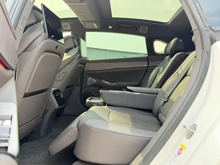 900x675_0_q87_c42_autohomecar__ChtpWGmuU2uAbrCzAAcSmD3W6Xc215.jpg.webp Used Denza Z9 2024 1100km four-wheel drive Ultra version