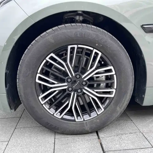 900x675_0_q87_c42_autohomecar__ChtpWGmun_6AH4k1AAdMFWK8xT4561.jpg.webp Used Zeekr 001 2025 WE version 100kWh rear drive