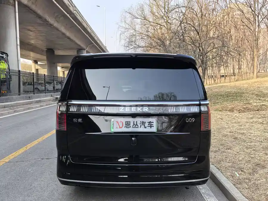 900x675_0_q87_c42_autohomecar__ChtpWGmv1s6AI9_eAAVQeMpMDno559.jpg.webp Used Zeekr 009 2024 seven-seat aisle version four-wheel drive 108kWh