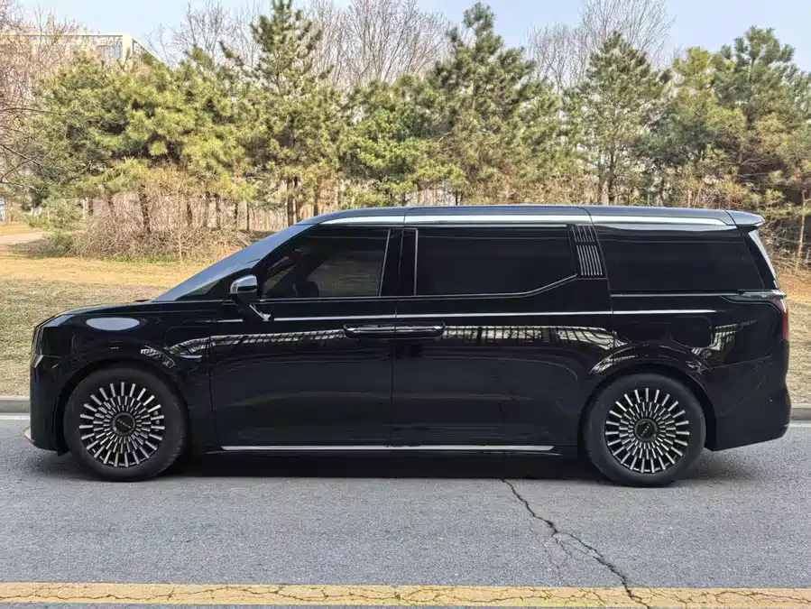 900x675_0_q87_c42_autohomecar__ChtpWGmv1suAIvxCAASK3qW8z1U426.jpg.webp Used Zeekr 009 2024 seven-seat aisle version four-wheel drive 108kWh