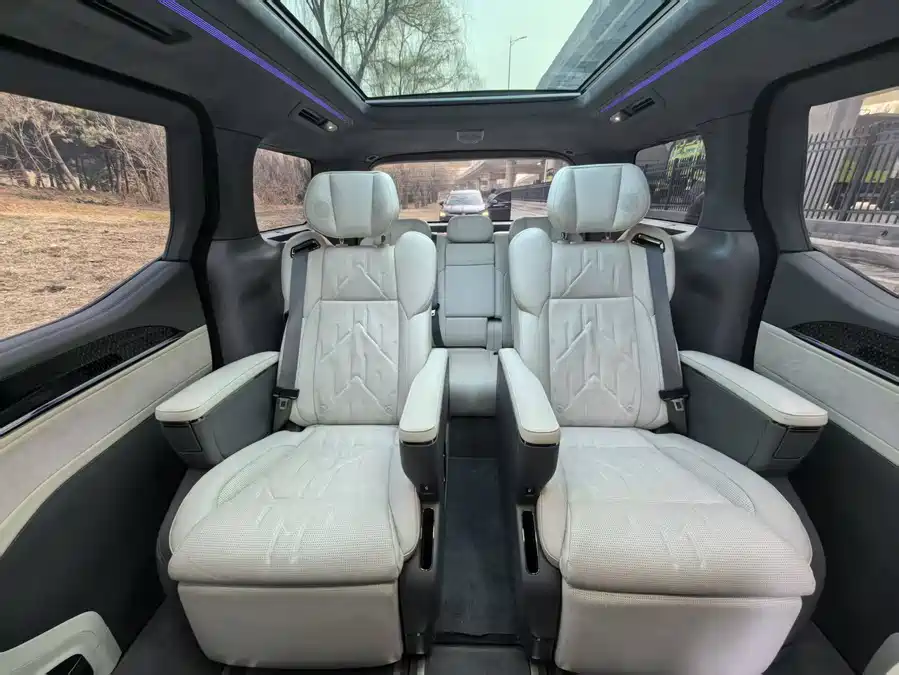 900x675_0_q87_c42_autohomecar__ChtpWGmv1syAdHi2AAN85r2VblQ800.jpg.webp Used Zeekr 009 2024 seven-seat aisle version four-wheel drive 108kWh