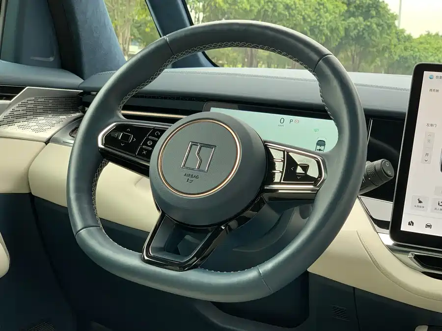 900x675_0_q87_c42_autohomecar__ChtpWGmv2X-AN4wtAAkVd0djaPw672.jpg.webp Used Zeekr 009 2022 WE version