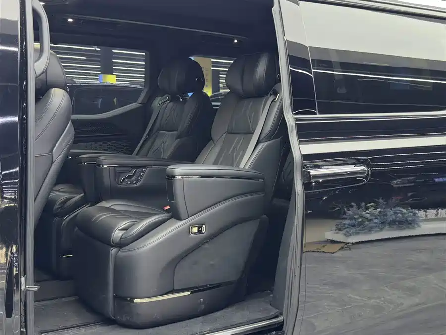 900x675_0_q87_c42_autohomecar__ChtpWGmvfcKAEMU5AAJmmwOPHis359.jpg.webp Used Zeekr 009 2024 seven-seat aisle version four-wheel drive 108kWh