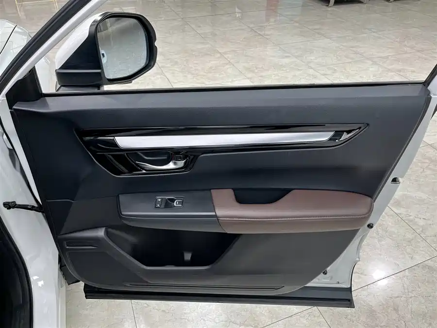 900x675_0_q87_c42_autohomecar__ChtpWGmvjI-ADL6ZAAHKfaJrgng740.jpg.webp Used Honda CR-V 2023 240TURBO 2WD Premium Edition 7 seats