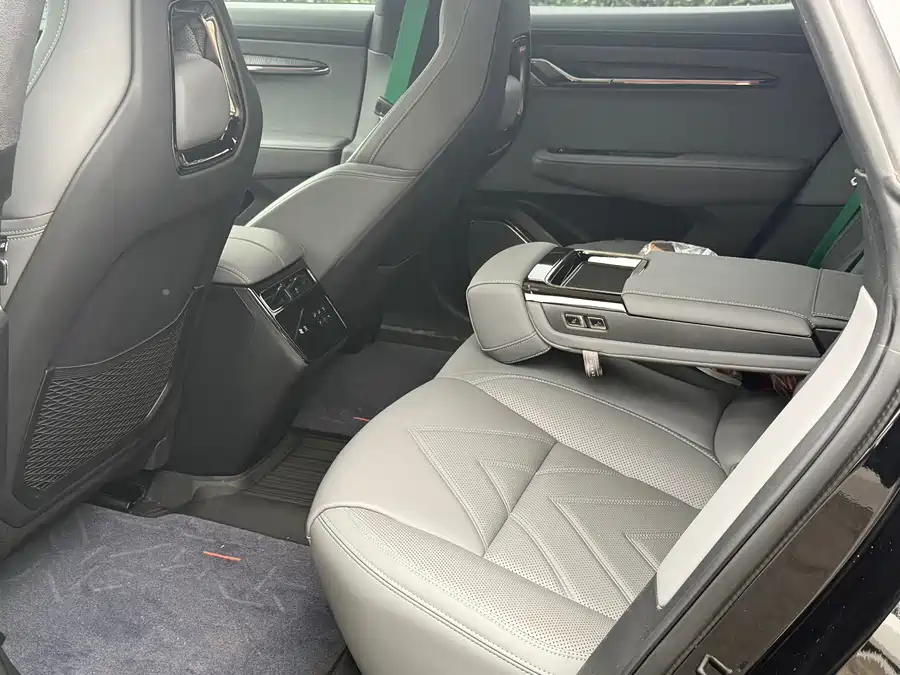 900x675_0_q87_c42_autohomecar__ChtpWGmvtcSAS21lAAjAbyW-Sk4161.jpg.webp Used Zeekr 001 2023 WE version 100kWh
