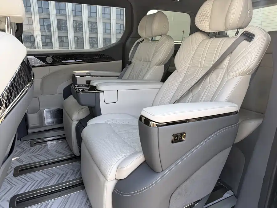 900x675_0_q87_c42_autohomecar__ChtpWGmw4zKAfABvAAiLjRnaWxY350.jpg.webp Used Zeekr 009 2022 WE version