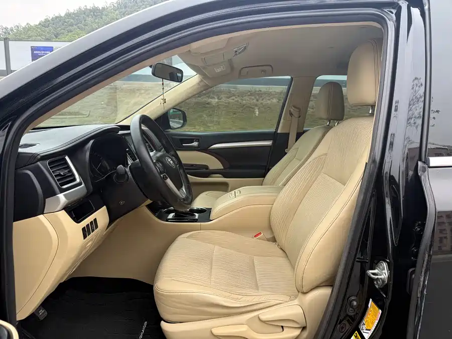 900x675_0_q87_c42_autohomecar__ChtpWGmw50WAFKgIAAjjSDAamUk162.jpg.webp Used Toyota Highlander 2015 2.0T four-wheel drive elite version 7 seats