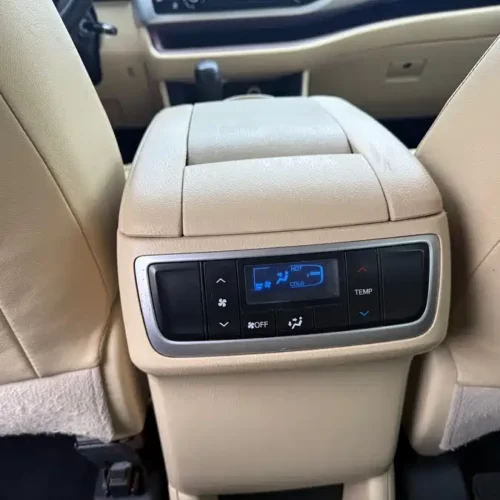 900x675_0_q87_c42_autohomecar__ChtpWGmw50aANcnvAAfuAXP_l8A343.jpg.webp Used Toyota Highlander 2015 2.0T four-wheel drive elite version 7 seats