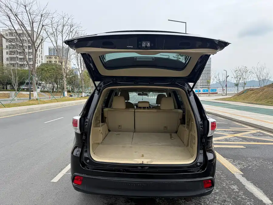 900x675_0_q87_c42_autohomecar__ChtpWGmw50eAEQgoAAsO335nt78155.jpg.webp Used Toyota Highlander 2015 2.0T four-wheel drive elite version 7 seats