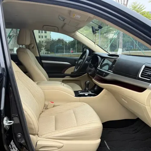 900x675_0_q87_c42_autohomecar__ChtpWGmw50iAUmIuAAlAtwyM1HU620.jpg.webp Used Toyota Highlander 2015 2.0T four-wheel drive elite version 7 seats