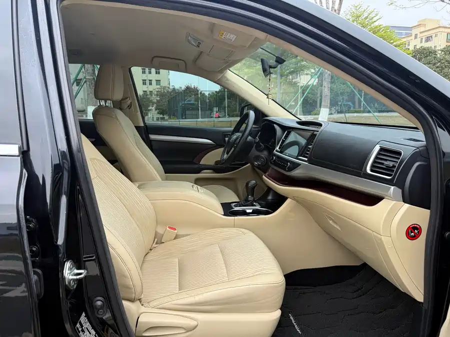 900x675_0_q87_c42_autohomecar__ChtpWGmw50iAUmIuAAlAtwyM1HU620.jpg.webp Used Toyota Highlander 2015 2.0T four-wheel drive elite version 7 seats