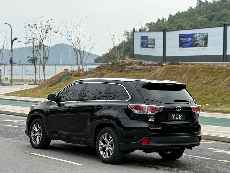 900x675_0_q87_c42_autohomecar__ChtpWGmw50uATYTHAAfvGbpljCg734.jpg.webp Used Toyota Highlander 2015 2.0T four-wheel drive elite version 7 seats