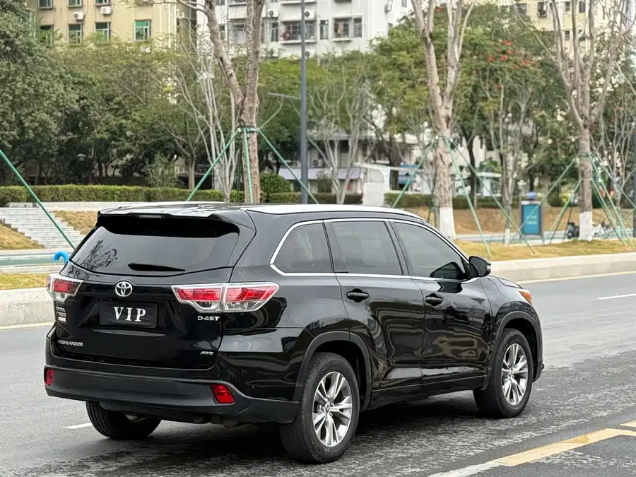 900x675_0_q87_c42_autohomecar__ChtpWGmw50yAEAhkAAoNKIN2_qE674.jpg.webp Used Toyota Highlander 2015 2.0T four-wheel drive elite version 7 seats