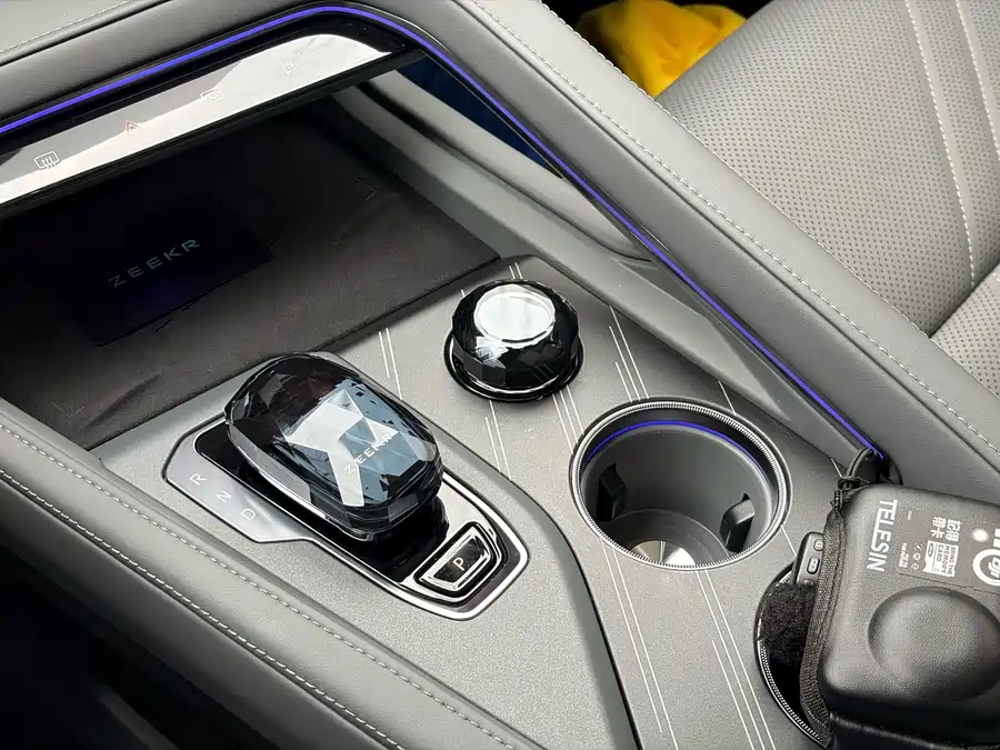 900x675_0_q87_c42_autohomecar__ChtpWGmwxdeAYGGzAAsBmwnOz6w296.jpg.webp Used Zeekr 001 2024 WE version 100kWh rear drive