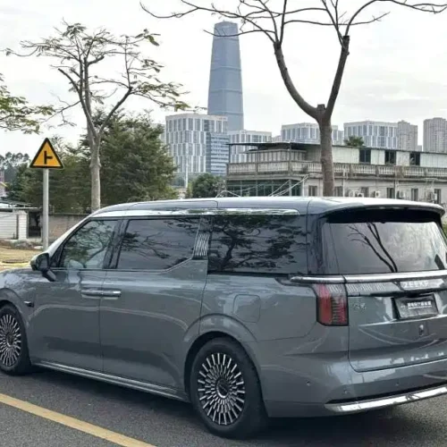 900x675_0_q87_c42_autohomecar__ChtpWGmwxoWABonpAAGJpC4g4iU843.jpg.webp Used Zeekr 009 2024 six-seat executive version four-wheel drive 108kWh