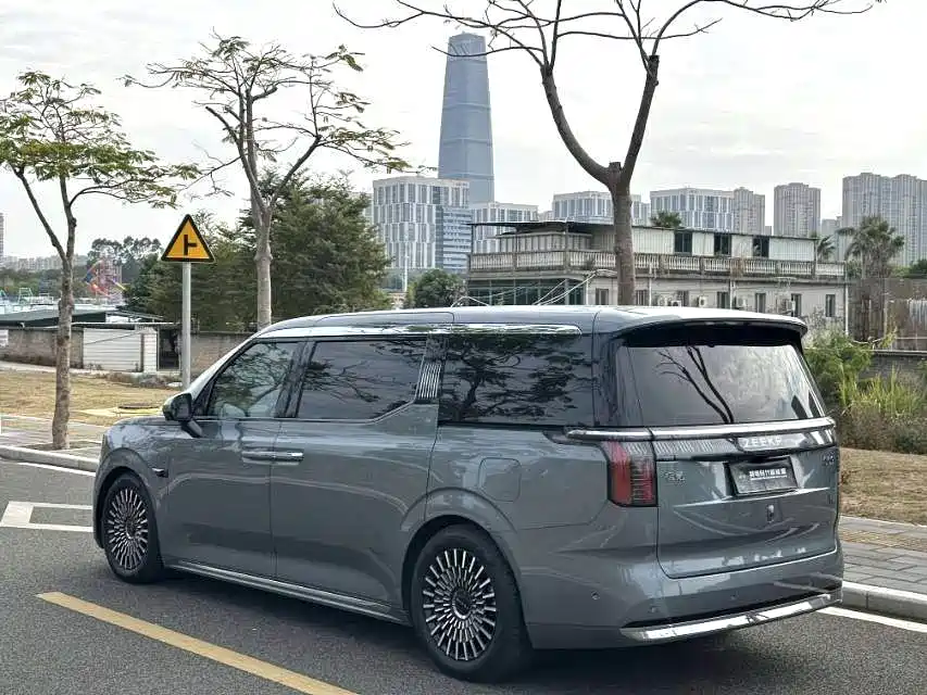 900x675_0_q87_c42_autohomecar__ChtpWGmwxoWABonpAAGJpC4g4iU843.jpg.webp Used Zeekr 009 2024 six-seat executive version four-wheel drive 108kWh