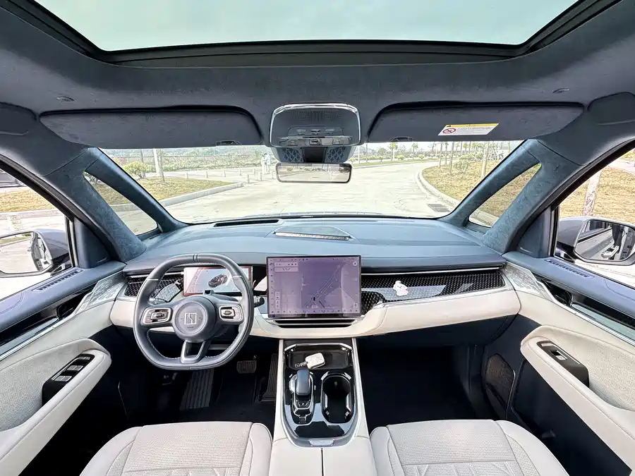 900x675_0_q87_c42_autohomecar__ChtpWGmwxoeAQEtGAAd8anbXPGI639.jpg.webp Used Zeekr 009 2024 six-seat executive version four-wheel drive 108kWh