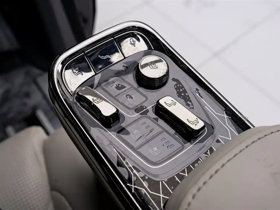 900x675_0_q87_c42_autohomecar__ChtpWGmxEHiADgaDAAFqTXv0X4U244.jpg.webp Used Zeekr 009 2022 WE version