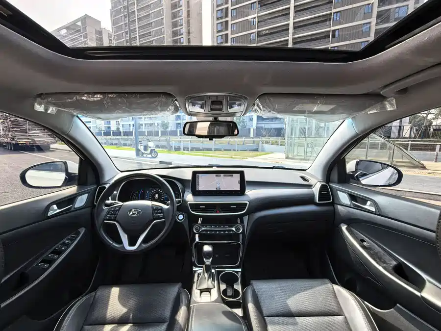 900x675_0_q87_c42_autohomecar__ChtpWGmxEuKAJDtdAAgHHkMPCL0941.jpg.webp Used Hyundai Tucson 2020 280TGDi 2WD GLS Smart Connected Edition National VI