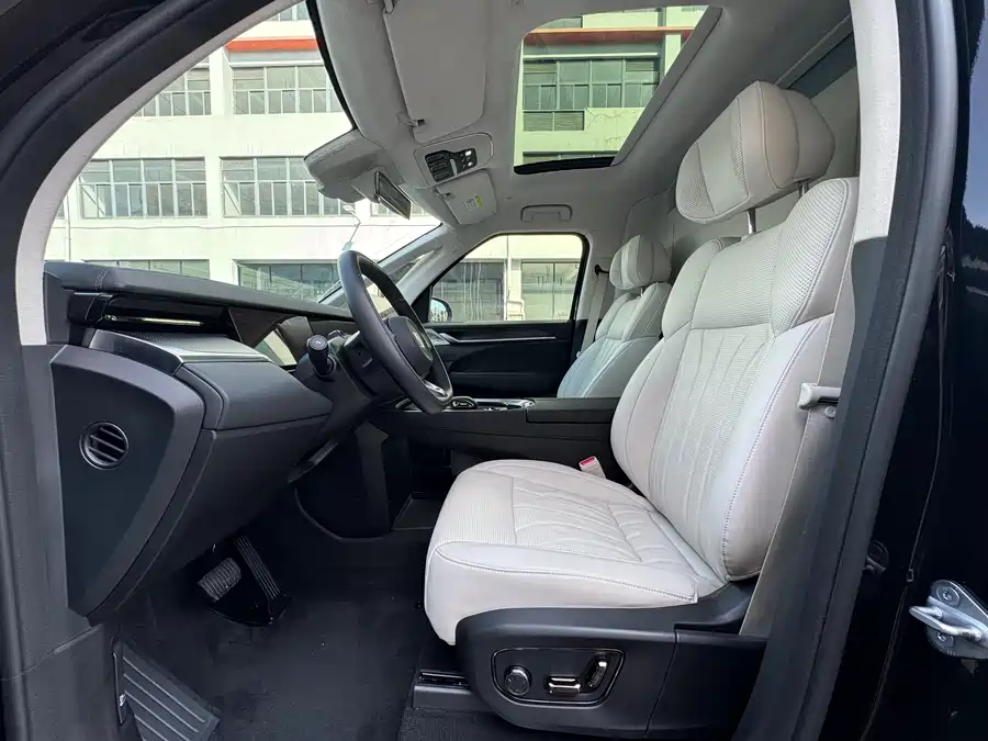 900x675_0_q87_c42_autohomecar__ChtpWGmyKGSAc2pyAAlRHwk6ubk579.jpg.webp Used Zeekr 009 2024 Model Glory